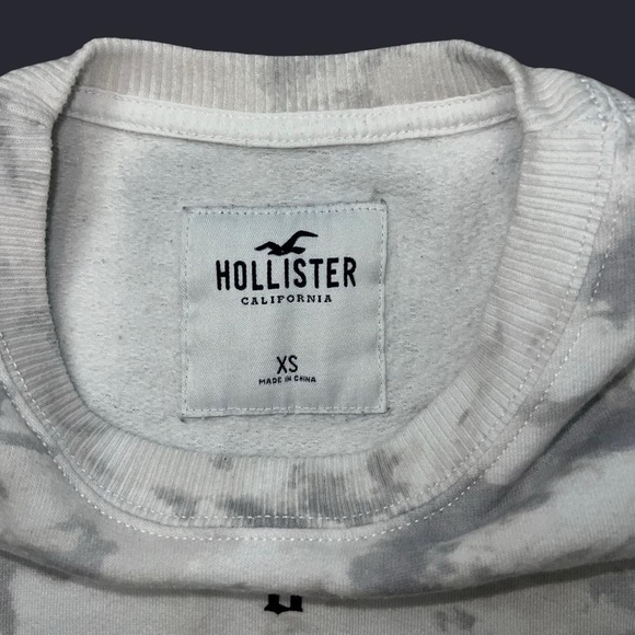 Hollister White and Gray Patterned Crewneck Sweater - Picture 3 of 4